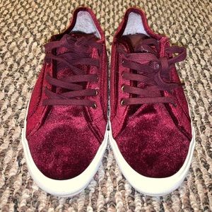 Red Velvet low top sneakers